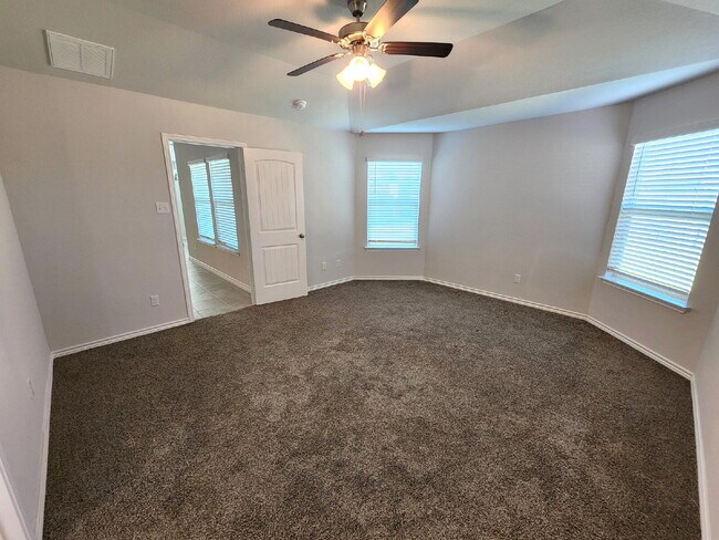 Building Photo - "Bright and Beautiful 3-Bedroom 2-Bath Hom...