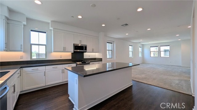 Building Photo - 231 Babson Ct