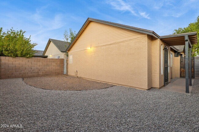 Building Photo - 5644 S 41st Pl