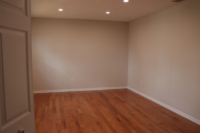 Building Photo - 35 Highpoint Rd