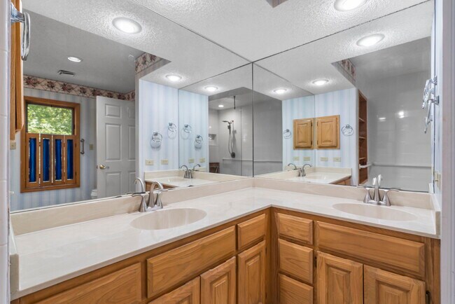 Building Photo - 30 Kensington Dr