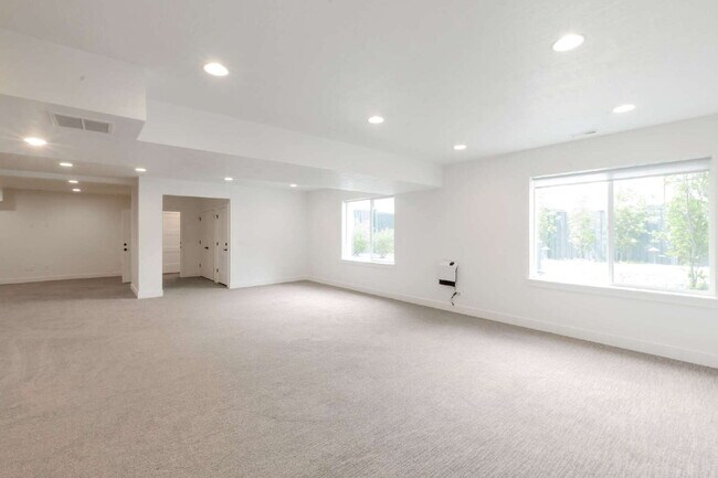 Building Photo - Traverse Mountain | SPACIOUS LIVING | 6 BED 4 BATH SINGLE FAMLY HOME