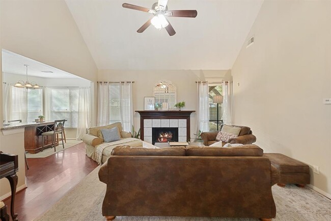 Building Photo - 17827 Scenic Oaks Dr