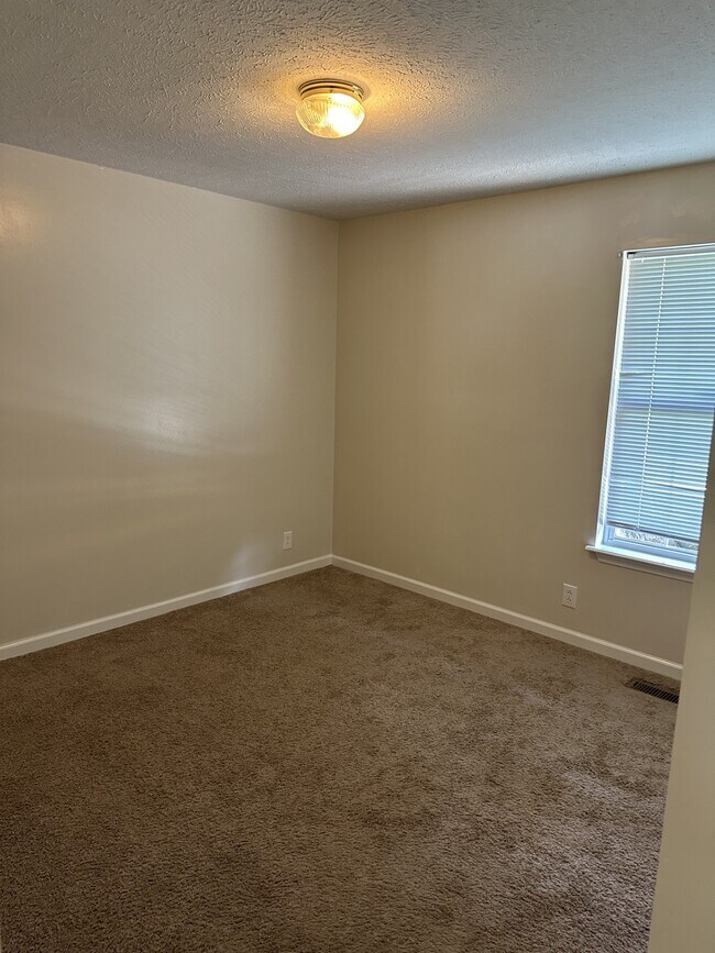 Building Photo - 118 Merlin Dr