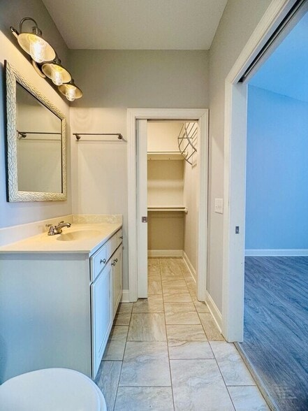 Building Photo - 1665 Quail Cir