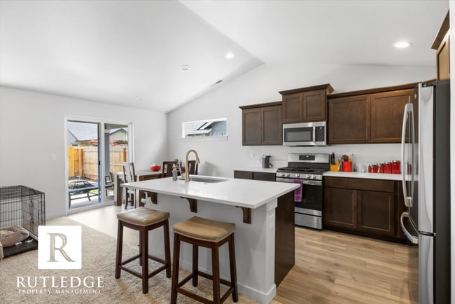 Building Photo - 3 Bedroom 2 Bath Home in Medford!