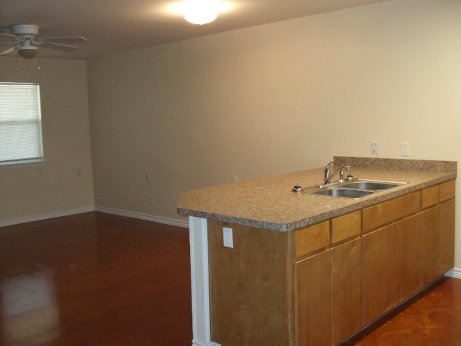 Building Photo - 1113 Gregory St