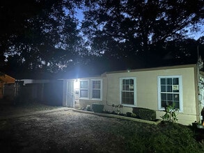 Building Photo - 3913 Ilano Dr