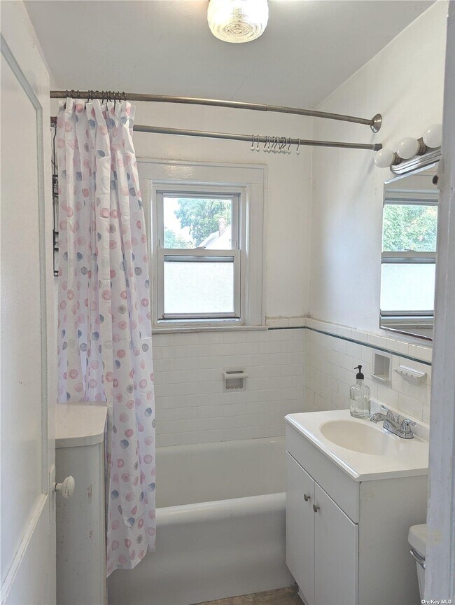 Building Photo - 59-33-59159 159th St