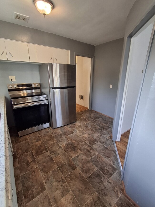 Building Photo - 309 Marie St