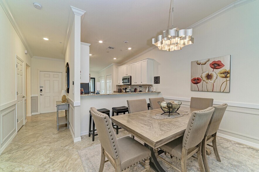 Building Photo - 5557 Palmer Cir