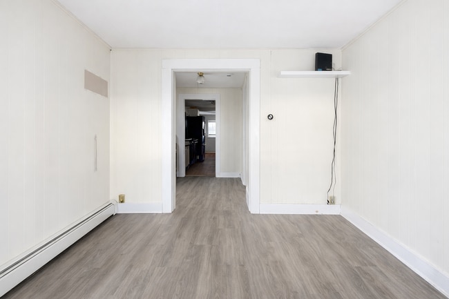 Building Photo - Cozy Milford Single Family – 3 Beds, Laundry, Parking!