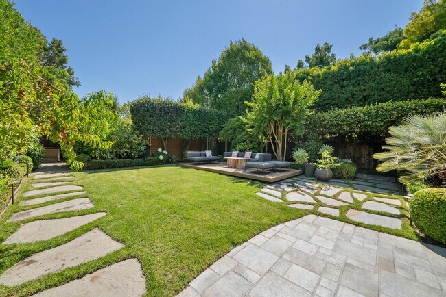 Building Photo - Beautifully Appointed 7-Bedroom Home with Lush Garden Setting in Palo Alto