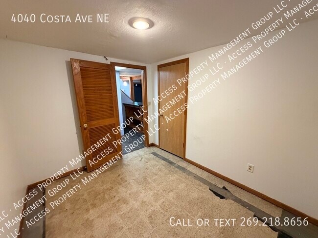 Building Photo - 4040 Costa Ave NE