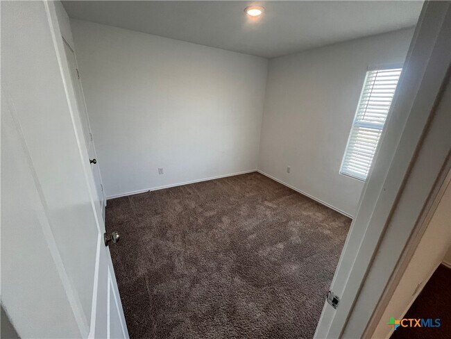 Building Photo - 10646 Vinateros Dr