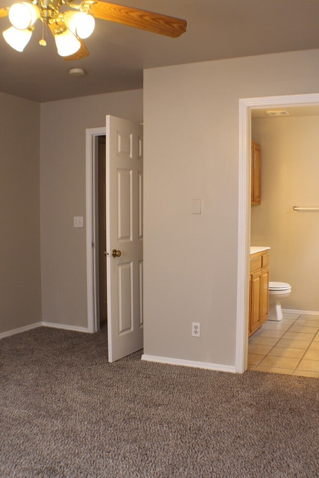 Building Photo - Adorable 3 bedroom 2.5 bathroom in Jenks!