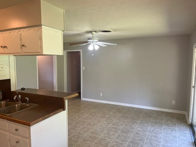 Building Photo - 4822 Greenfield Dr