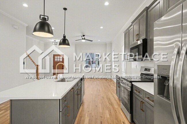 Building Photo - 1034 E Trinity Ln