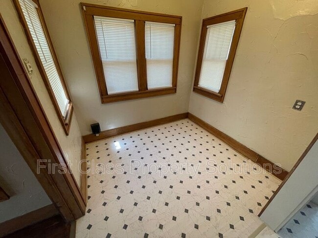 Building Photo - 121 NW 29th St