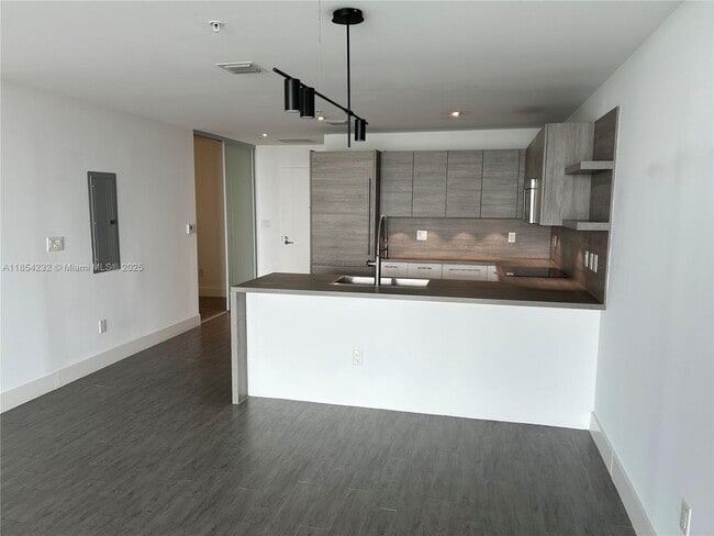 Building Photo - 400 Sunny Isles Blvd