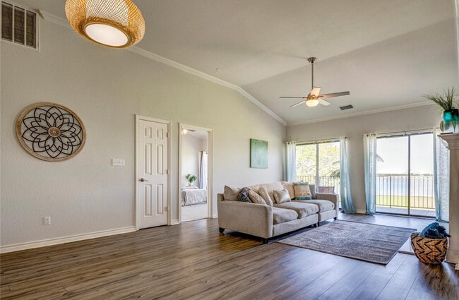 Building Photo - 1916 Signal Ridge Pl