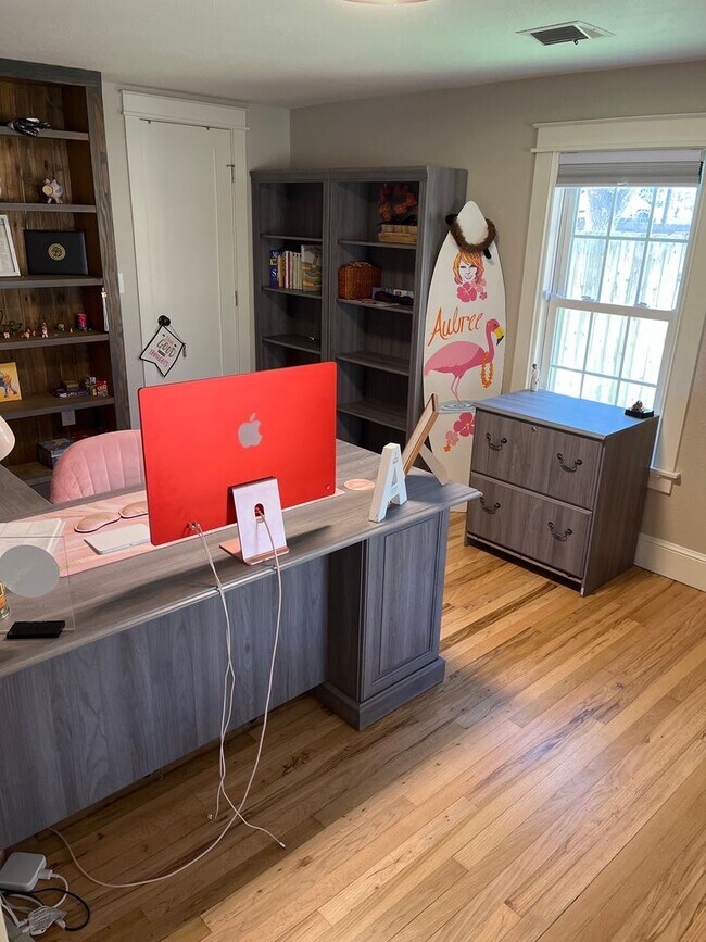 Building Photo - Cozy Cottage in Central Longmont