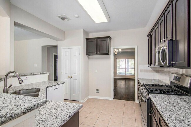Building Photo - 5231 Summerside Dr