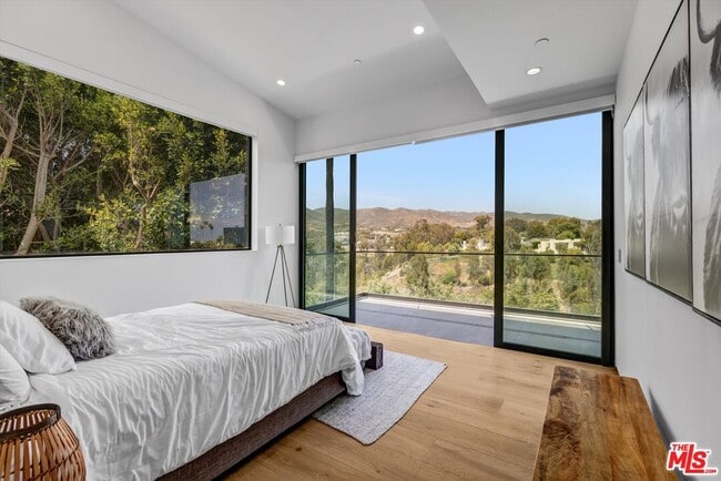 Building Photo - 6656 Dume Dr