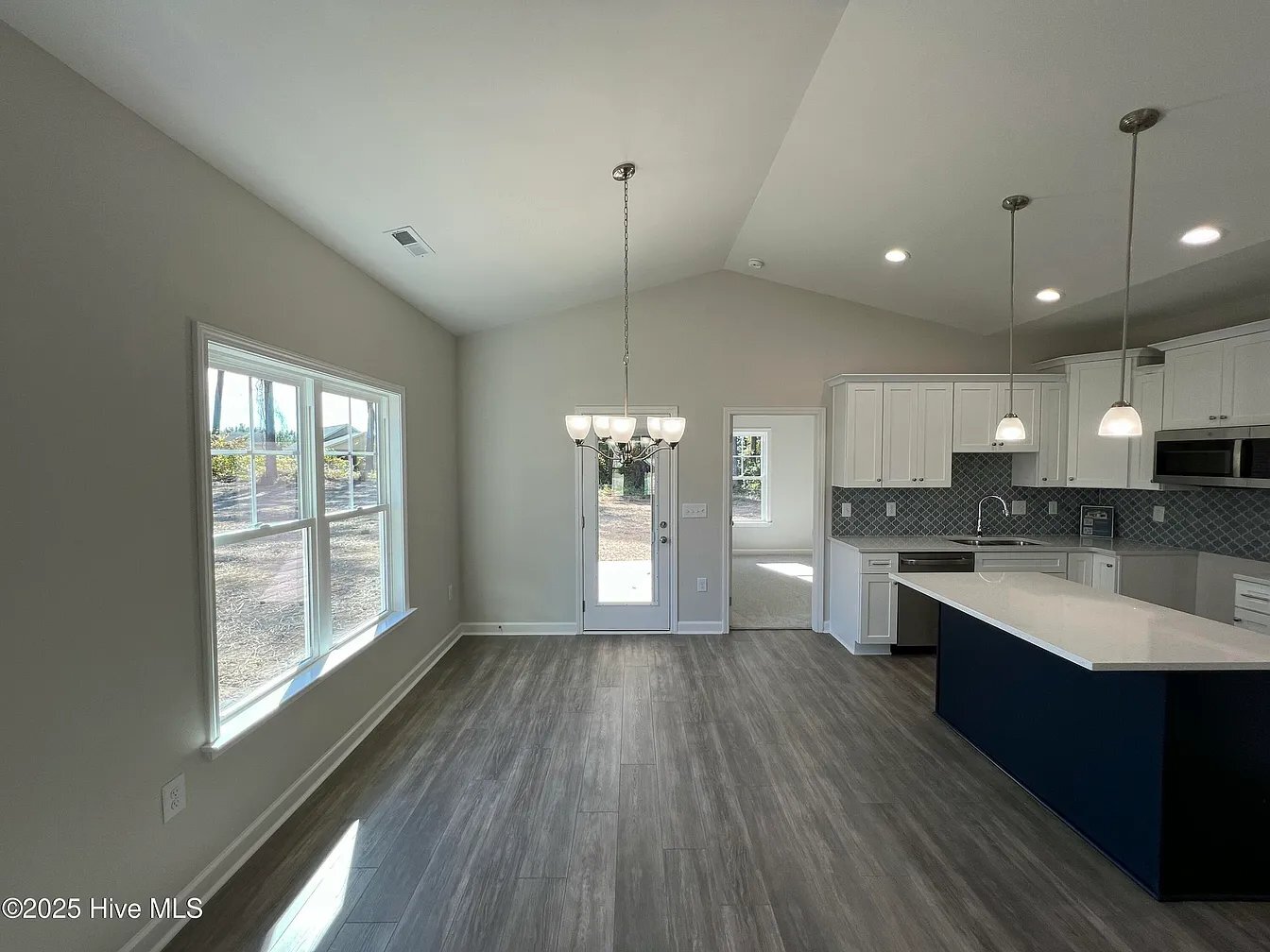 Building Photo - 403 Creeks Edge Dr