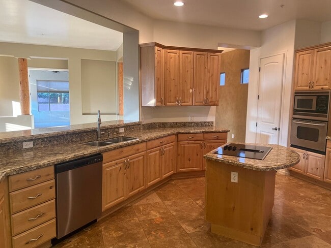 Building Photo - Unfurnished, 1-year long-term rental