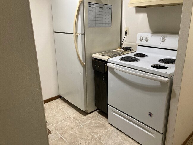 Building Photo - 10628 W Bobolink Ave