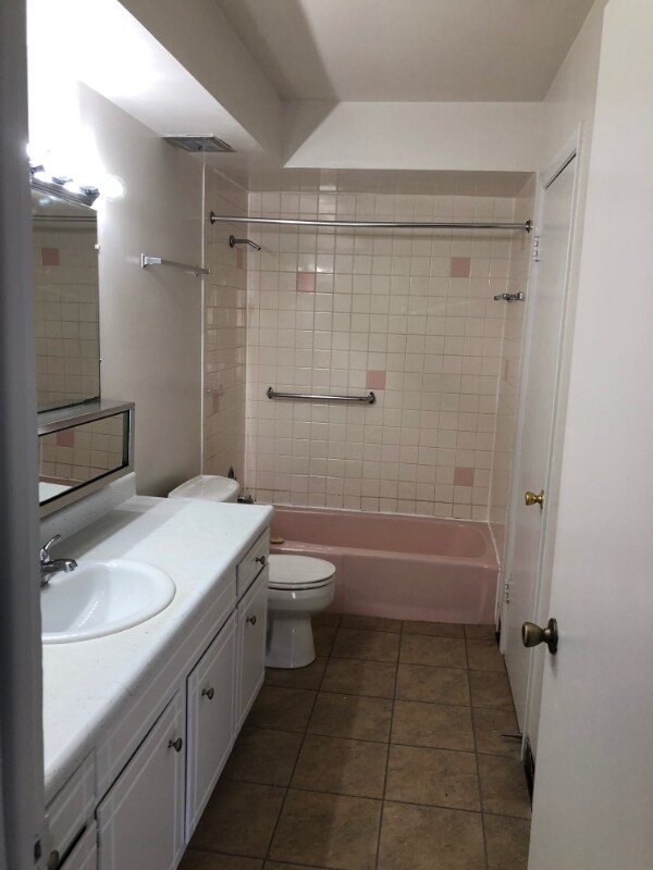 Building Photo - 530 N Mill Rd