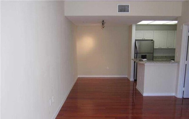 Building Photo - 2107 SE 10th Ave