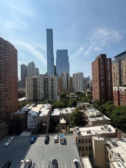 Building Photo - 33 W Delaware Pl