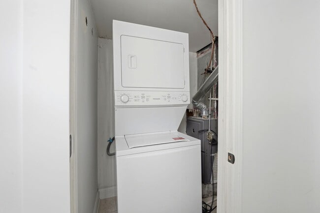 Building Photo - 2618 W Augusta Blvd