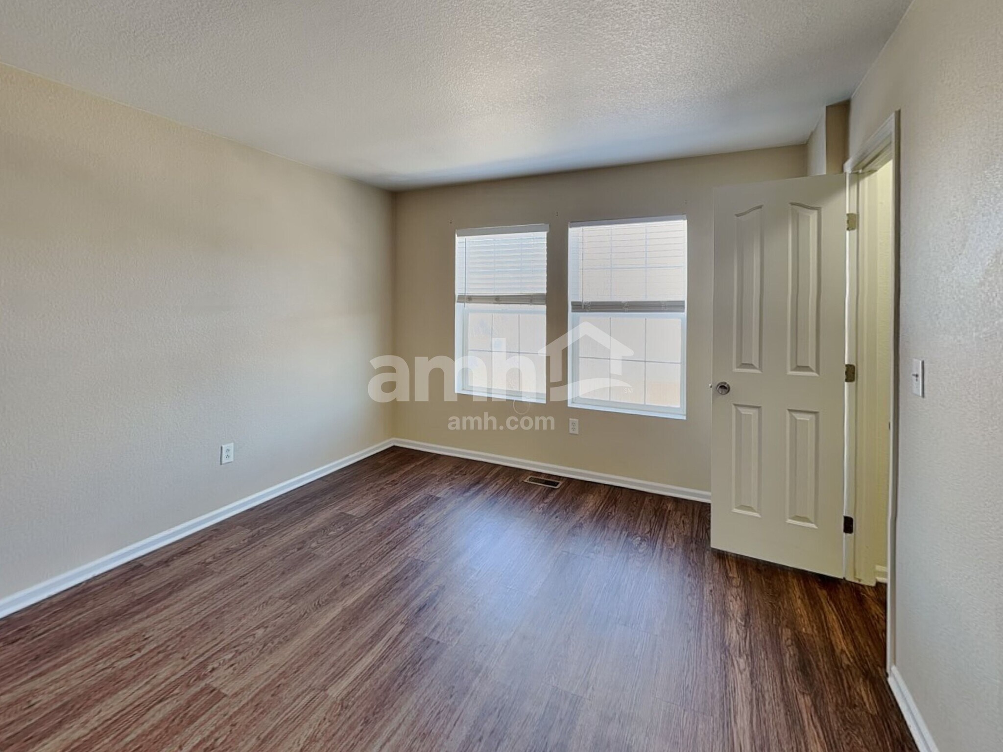 Building Photo - 2630 Coach House Loop