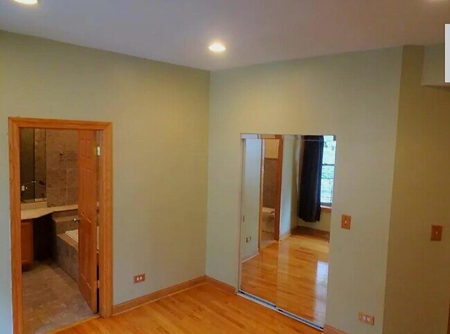 Building Photo - 5336 S Prairie Ave