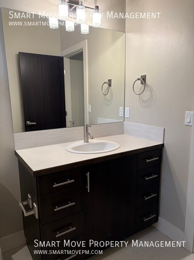 Building Photo - 2929 E Heartleaf Ln