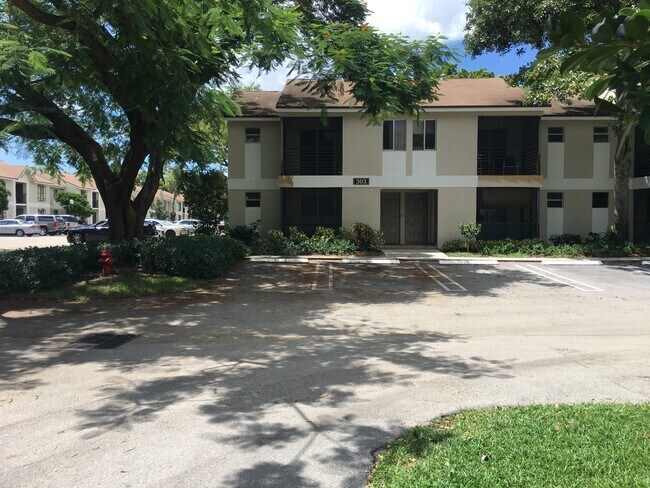 Building Photo - 303 Gardens Dr