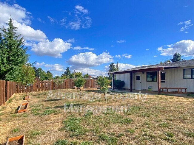 Building Photo - 5230 NE Laurel Dr