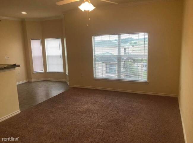 Building Photo - 1 br, 1 bath Condo - 19788 Highway 105 W F...