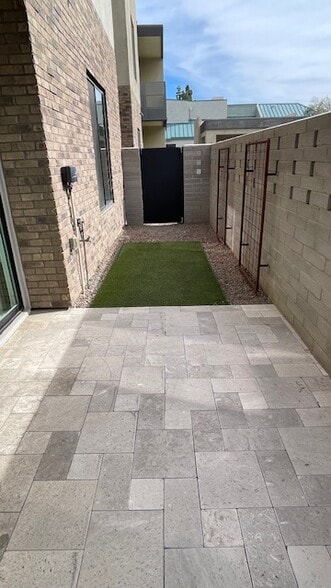 Building Photo - 901 S Smith Rd