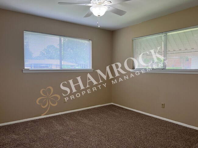 Building Photo - Woodway Home