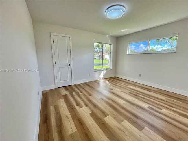 Building Photo - 10909 SW 117th Pl