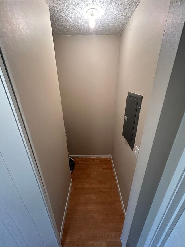 Building Photo - NEW LISTING! 1 Bedroom Apartment in Butler!!!