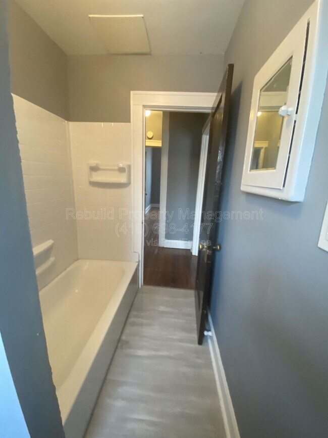 Building Photo - 3136 Chesterfield Ave