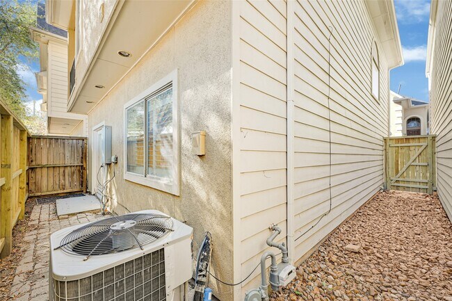 Building Photo - 5206 Washington Ave