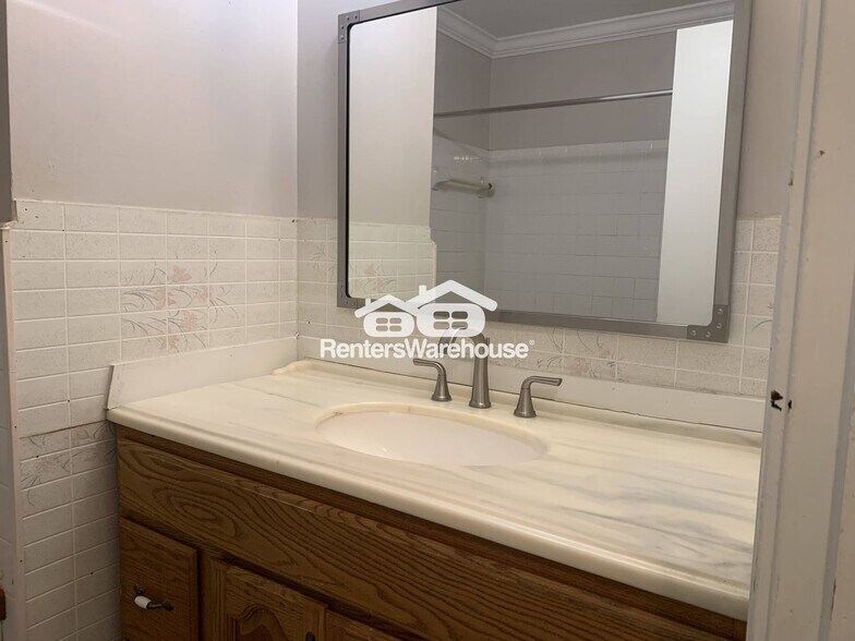 Building Photo - 27849 Pinedale Rd