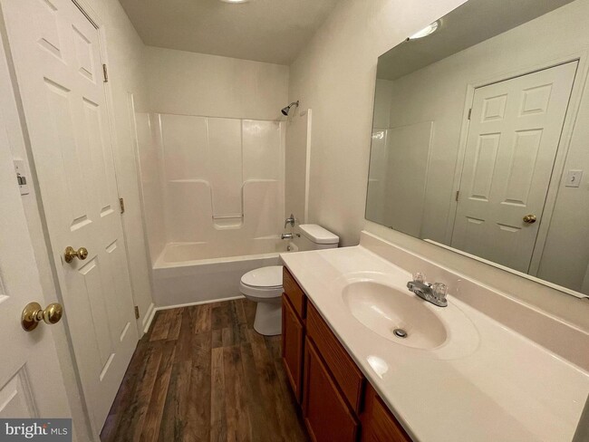 Building Photo - 368 Cherry St