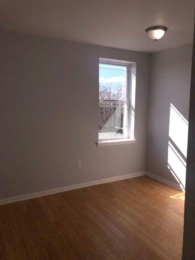 Building Photo - 600 N Arlington Ave